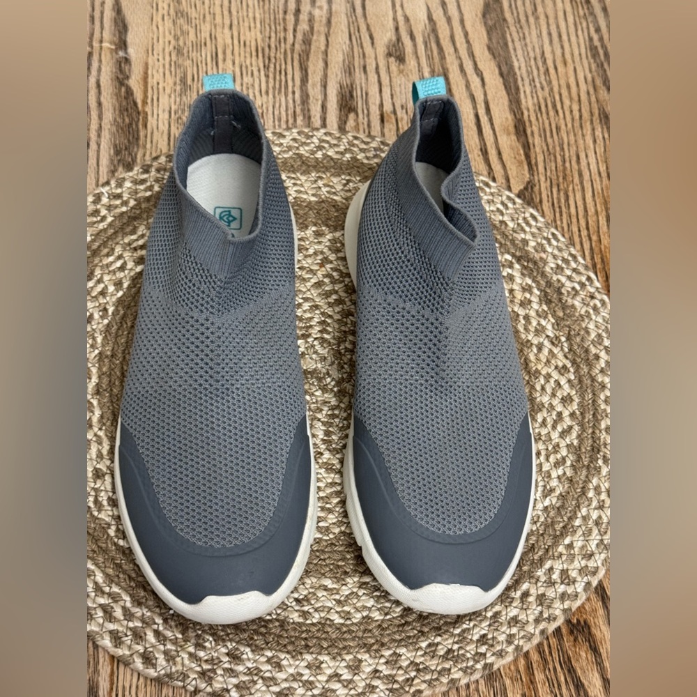 Spenco Men’s Gray Slip-On Shoes Size 9